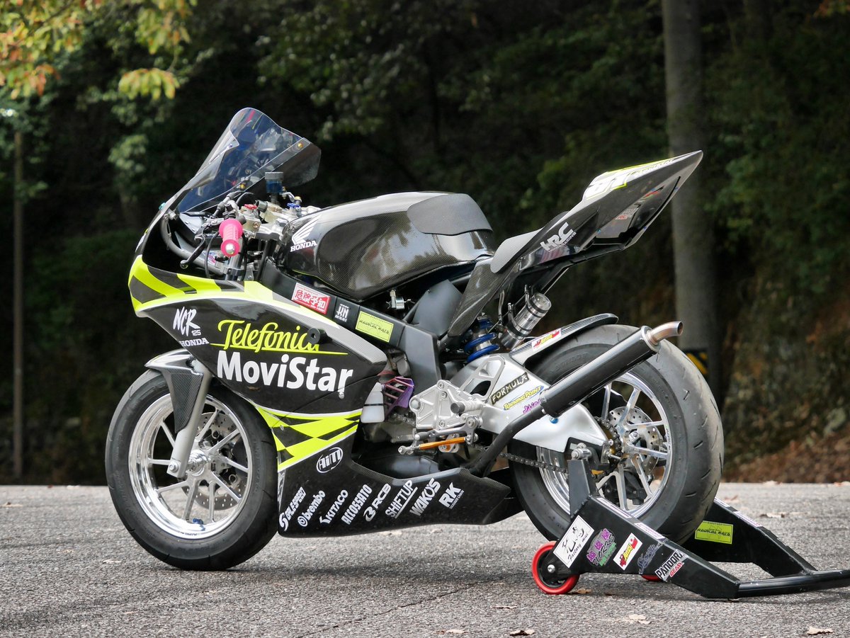 factory_mui's tweet photo. NCR125 完成♪

NSR-mini+CR125Rエンジン

外装&amp;スイングアームカバー  Y2S

フルカーボンフルラッピングからのRSW125ダニ・ペドロサ号をオマージュしたテレフォニカ仕様にしてみました♪ https://t.co/iAcPIuoCqJ