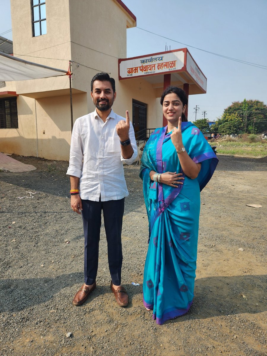 samirdeshmukh_'s tweet photo. आज #मसाळा येथील मतदान केंद्रात मतदानाचा हक्क बजावला. लोकशाहीला सशक्त करणासाठी आपणही आवश्यक मतदान करावे! ही विनंती.

#वर्धा #विधानसभा_निवडणूक_2024 #विधानसभानिवडणूक२०२४ https://t.co/gkBOtQnNKF