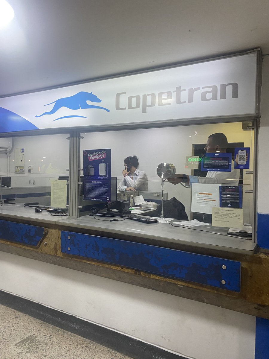 LorePte's tweet photo. @CaracolRadio @BluRadioCo @Copetranoficial en este momento en Barranquilla venta de tiquetes falso y los empleados no dan la cara… engañan a los usuarios https://t.co/ee41E6dXNw