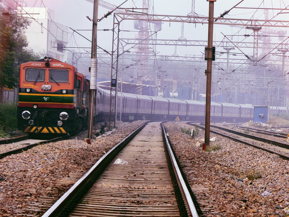 RF_HM13's tweet photo. Indian Railways honours the legacy of Major Shaitan Singh (Param Vir Chakra), and the valiant heroes of the 13th Kumaon Regiment at Rezang La. As a tribute to their bravery, high-speed diesel locomotives hauled the Maharaja Express to commemorate this historic moment. https://t.co/sCF5f4CQ8V