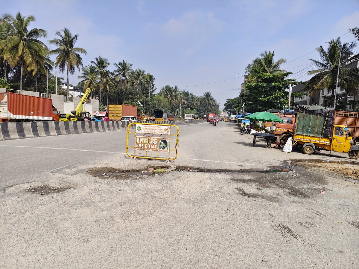 Vidyadhara89's tweet image. A very big Pothole in Bannerghatta road. 
Exact location: Basavanapura Bus Stop. Opp. PRESTIGE APARTMENT 
#Bengaluru #Basicamenities 
@ChristinMP_ 
@BBMP_Cares @BBMPAdmn