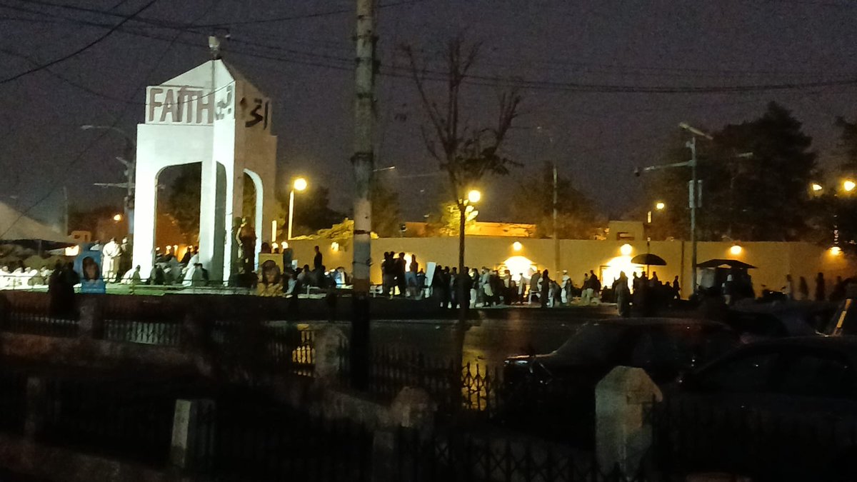 HAKKALMEDIA2's tweet image. مصور خان کاکڑ کے اغواء کو لوگوں نے سیاست چمکانے کے لیے استعمال کرنا شروع کر دیا ہے۔ جبکہ ہرنائی شعبان سے اغواء شدہ لوگوں کو چھہ ماہ گزر کئے لیکن کسی نے ان کے لیے آواز نہیں اٹھائی، کوئی گھروں سے باہر نہیں نکلا، کوئی روڈ بند نہیں ہوا۔ 
 #Quetta
 #ShutterDownStrike