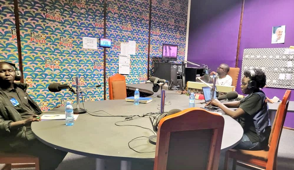 Amani_initiativ's tweet photo. As part of the #WorldToiletDay, our ED @InzikuruEverli3 joined the Principal Health Inspector of Maracha District and a CVA Practioner for a radio talk show at @RadioPacisnews under the @Right2Grow_UG program on a meaningful dialogue on sanitation and community health. https://t.co/BexZUJmpzI