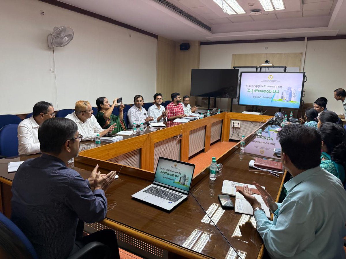 rdwsd_gok's tweet photo. Shri Anjum Parvez, Additional Chief Secretary, RDPR, chaired the launch of the 'Our Toilet, Our Dignity' campaign in Bengaluru today as part of the World Toilet Day celebration-2024.

#ToiletForDignity #OurToiletOurPride #WorldToiletDay #SanitationForAll #ODFIndia #CleanIndia https://t.co/saDdOCryg6