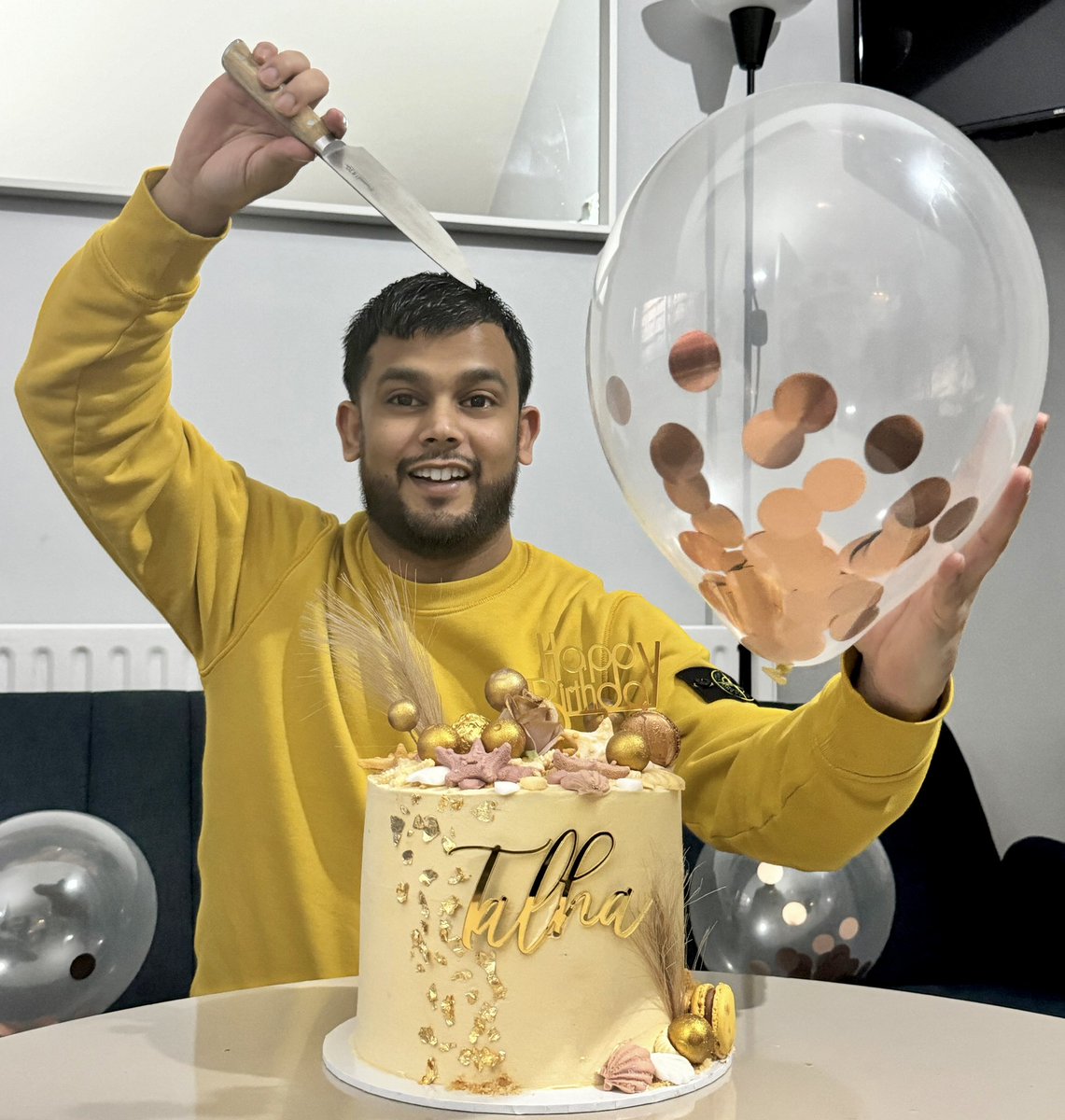 T A L H A P A S H A tweet media