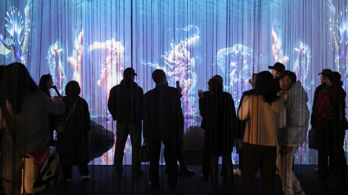 "Superradiance" by Memo Akten and Katie Peyton Hofstadter currently on show at The Creative Machine Exhibition at Taikang Art Museum in Beijing. Curators Tang Xin, William Latham, Zhou Yi and Academic Chair Frederic Fol Leymarie. The group show runs until February 28th 2025.
