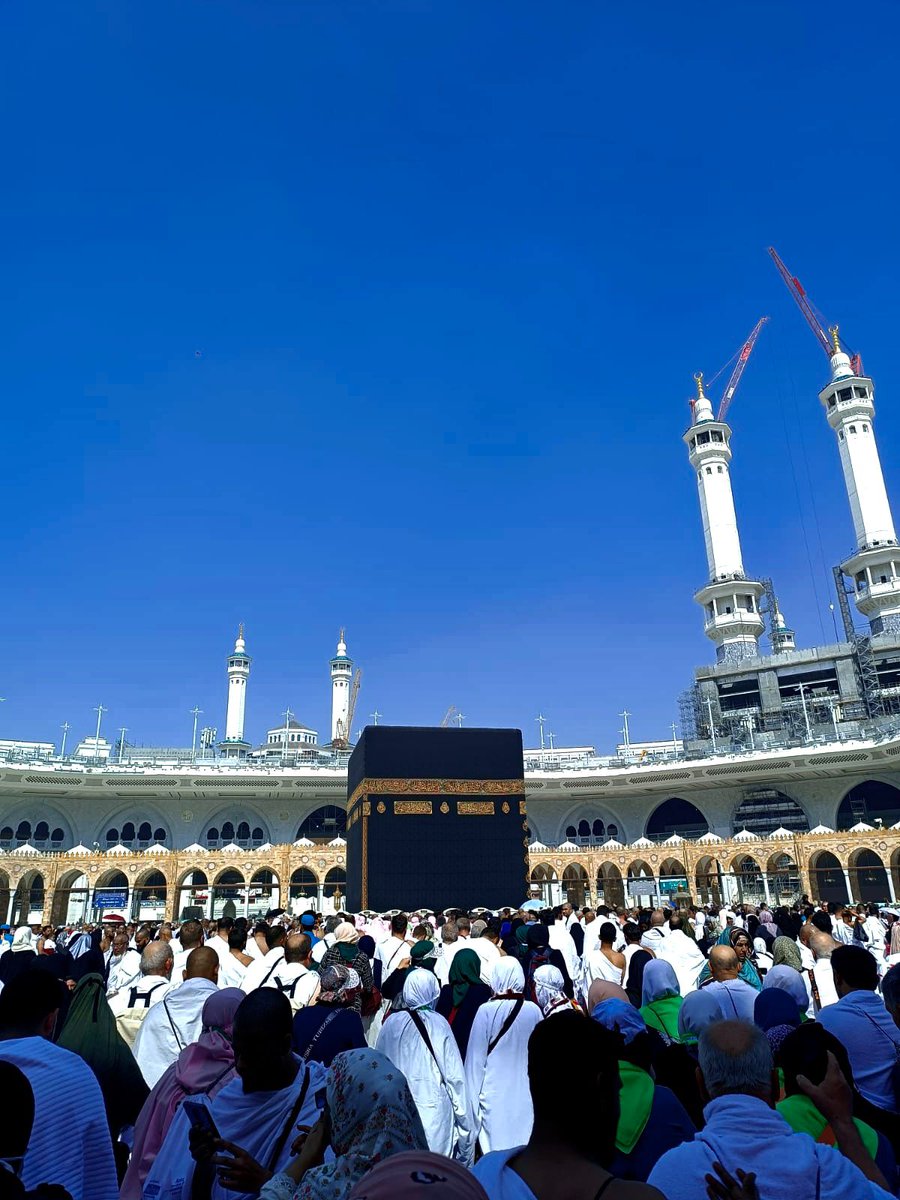 Uzak ve mümkün olmayan bir şey,
Bir anda yakın ve mümkün olabilir;
"Nasip çok güzel bir ihtimaldir.."