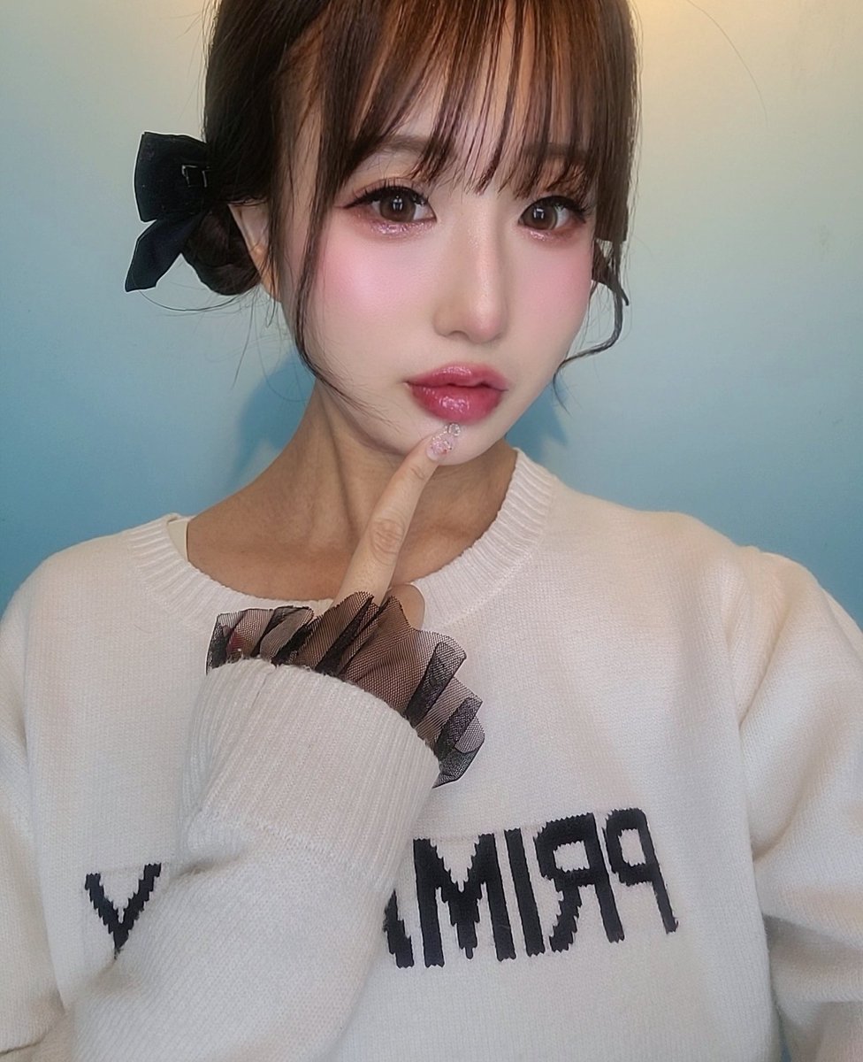 mkh917's tweet photo. ワンダフル整形外科で唇フィラー(ワンフルリップ)して5日目💋
まだ内出血してるけどマスク嫌いだから堂々とアザさらして出勤してるよ♡笑
唇が可愛すぎて鏡ずっと見てる🐻🪞
唇可愛いからリップ塗るのも楽しい💄 https://t.co/gdSsOkcJp3