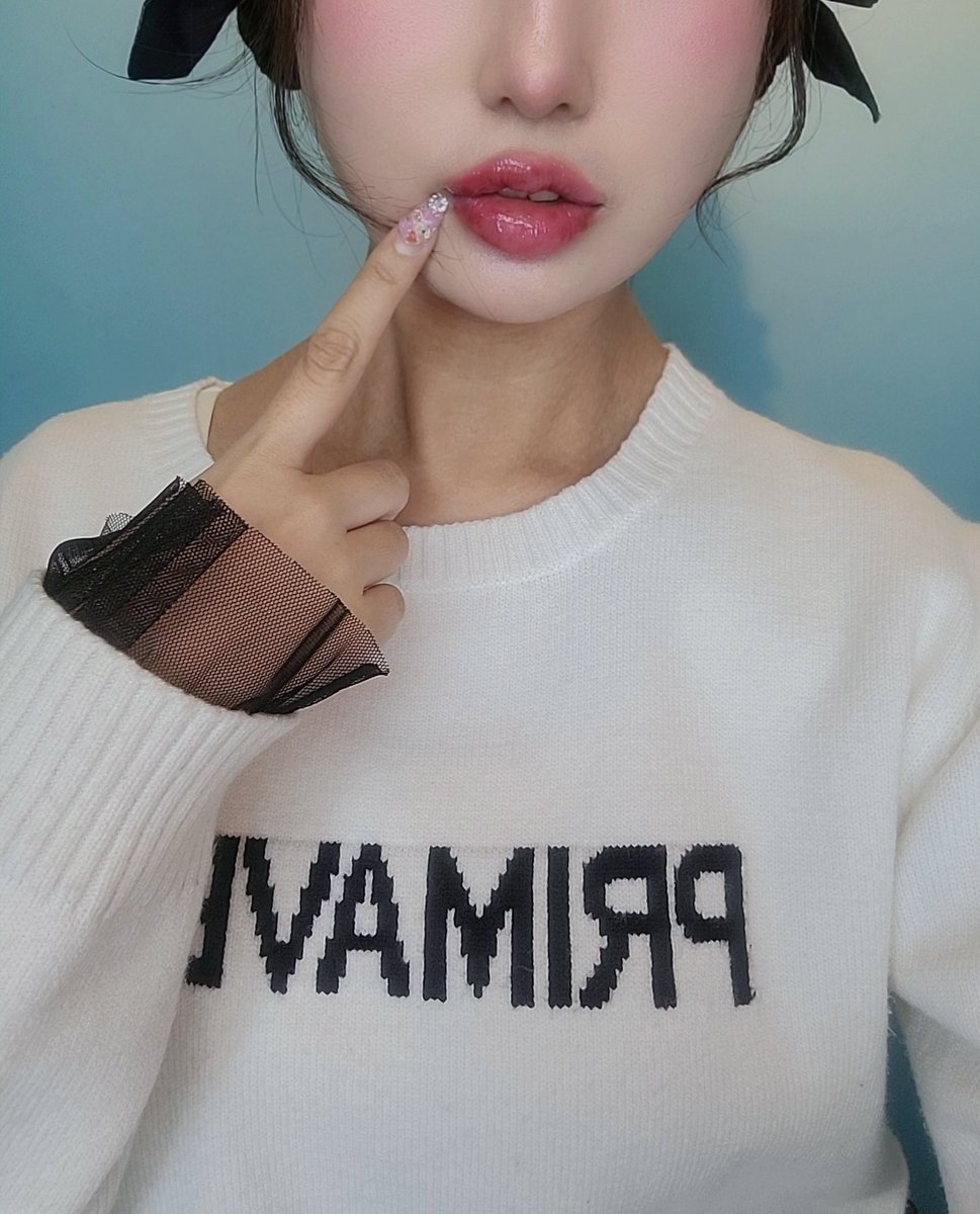 mkh917's tweet photo. ワンダフル整形外科で唇フィラー(ワンフルリップ)して5日目💋
まだ内出血してるけどマスク嫌いだから堂々とアザさらして出勤してるよ♡笑
唇が可愛すぎて鏡ずっと見てる🐻🪞
唇可愛いからリップ塗るのも楽しい💄 https://t.co/gdSsOkcJp3