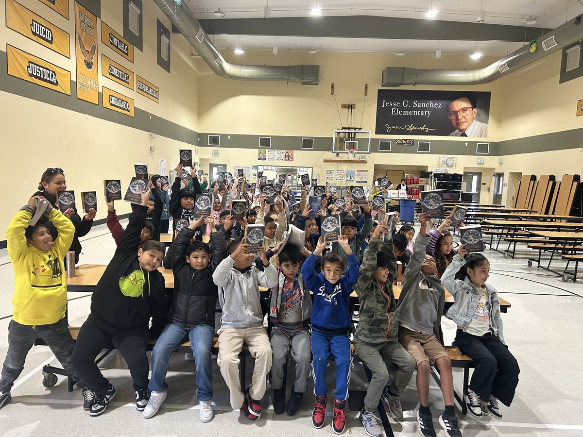 JesseElementary's tweet photo. The Alisal Rotary visited our school today to distribute dictionaries to all our 3rd-grade students. We extend a heartfelt thank-you to the Alisal Rotary for their generosity. Our students were thrilled to receive these dictionaries, which will help them define unfamiliar words. https://t.co/tt4u6qn0nQ