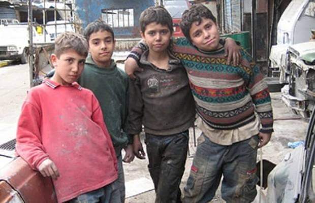 Günaydın Türkiye, bugün 
#DünyaÇocukHaklarıGünü 
Bizde çocuk olmak zordur,tesadüfen büyürsen çalışmak zorundasın..