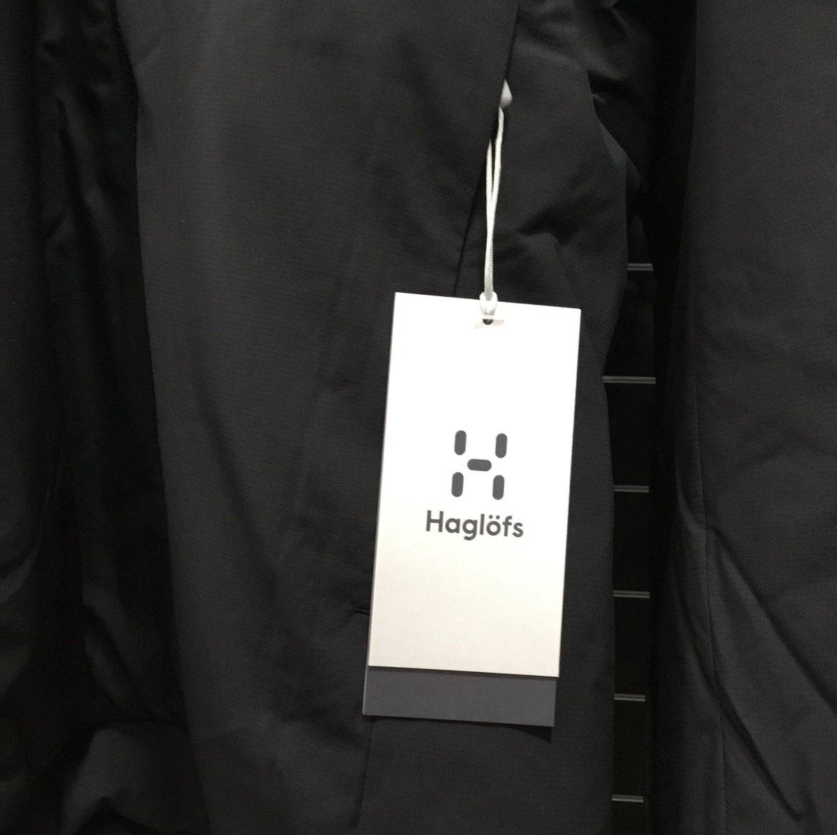 Ishii_tachikawa's tweet photo. #石井スポーツ立川店 です!🍁
100年以上続くスウェーデンのアウトドアブランド #haglofs #ホグロフス のメンズの化繊綿ジャケット2型入荷いたしました!🇸🇪
軽くてとても着やすいので、是非 #石井スポーツ立川店 にお立ち寄り下さい! https://t.co/Injk6goRdH