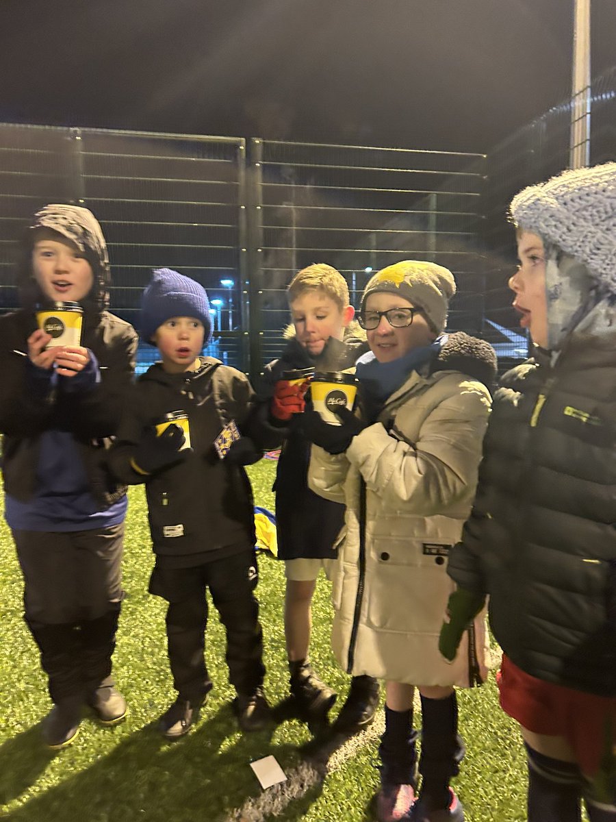 🎉 Last night in South Queensferry, we celebrated our blue card winners, Euan and Will! Will's commitment shines weekly, and Euan excelled in the skill game with impressive body shape. Both display great politeness and dedication, even in the chilly -1 temps!
