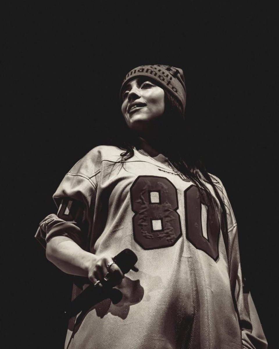 BillieEilishBR's tweet photo. Billie Eilish no show de ontem em Vancouver, Canadá. 💙 https://t.co/aAXnJAg0h1