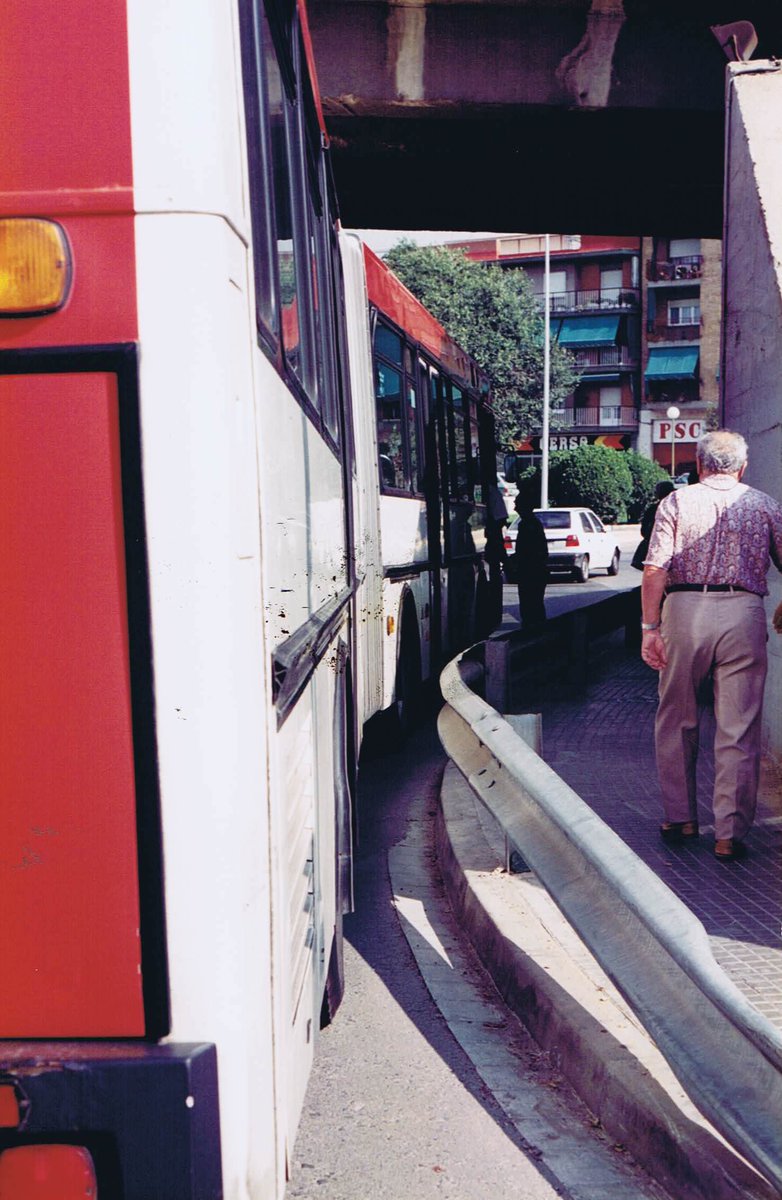 Unas pruebas de circulación de <a href="/TMB_Barcelona/">TMB</a>  realizadas ya hace unos años, con el coche articulado Mercedes Benz calca 3500. ¿Dónde podría estar hechas estas fotos?