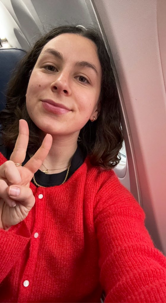 ritakozlov_'s tweet image. estoy tan emocionada de verlos a todos en @jsconfcl! nos vemos pronto 🇨🇱