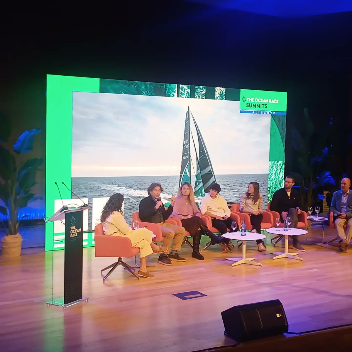 MarLabUADenia's tweet photo. La semana pasada nuestro coordinador  @CesarBordehore participó en uno de los paneles de la #oceanracesummit dónde regatistas, científicos, empresarios y autoridades debatieron sobre los problemas que afectan a los océanos para protegerlos.

@uadivulga @UA_Universidad https://t.co/7QN7fdsFy4