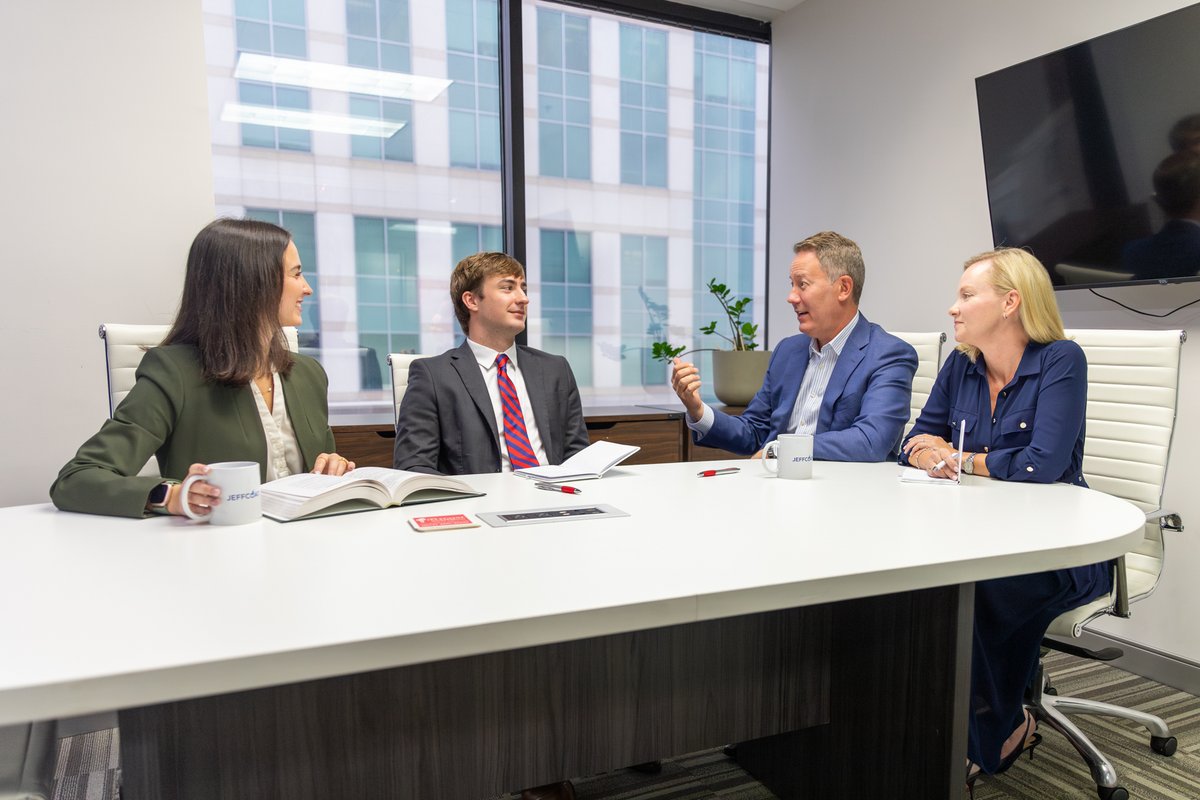 From championing local charities to hiring USC Law grads, Michael '97 and Kim Jeffcoat have supported the SC and legal community in myriad ways for the past two decades.

Learn about their new initiative to increase paid internships for law students. &gt;&gt;&gt; uofsclaw.us/jeffcoatfellow…