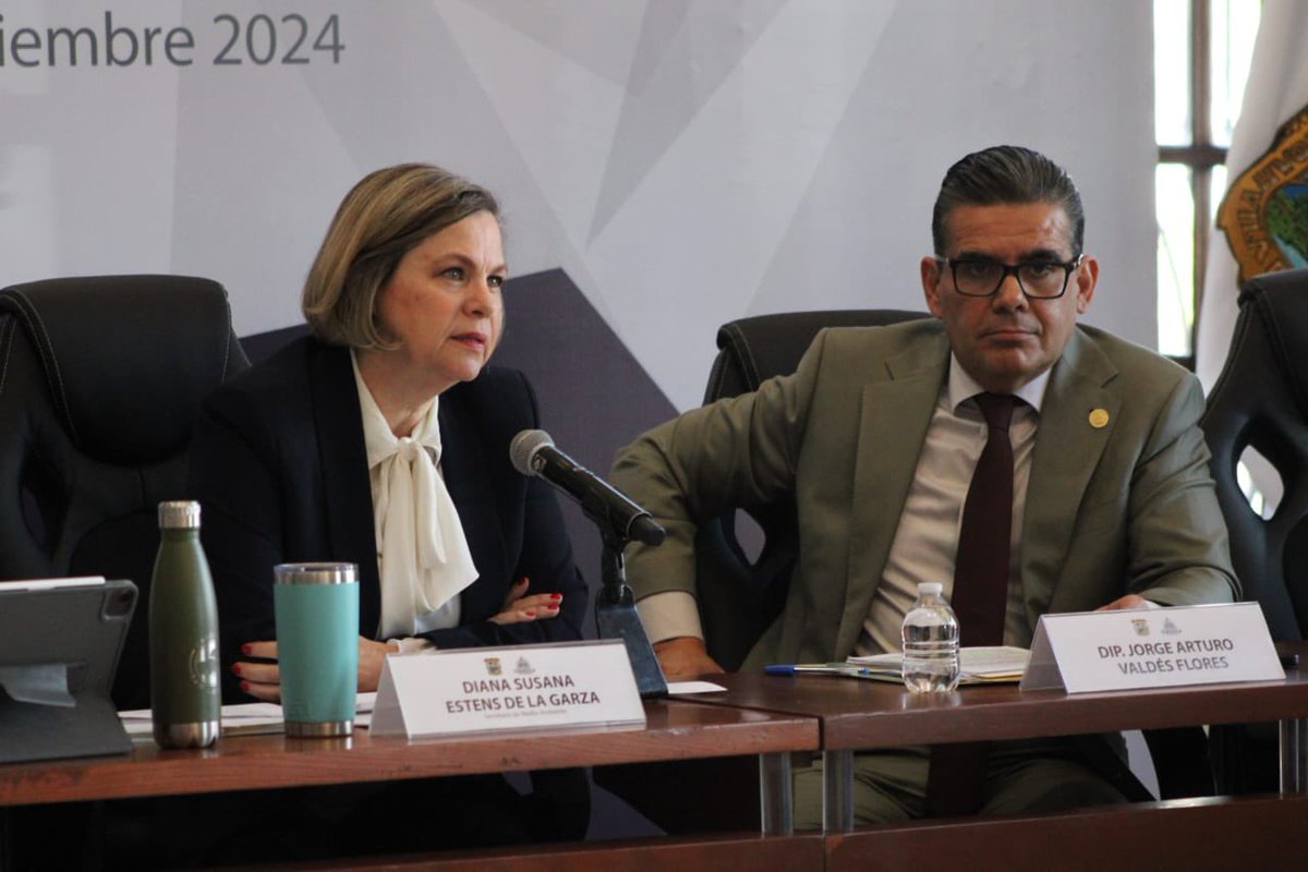 SMACoahuila's tweet photo. Hoy, la secretaria Susana Estens, compareció ante las y los diputados del Congreso del Estado. Durante su presentación, destacó los avances, retos y acciones emprendidas para proteger y conservar nuestro entorno natural.

(1-2) https://t.co/me6eP6pcIF