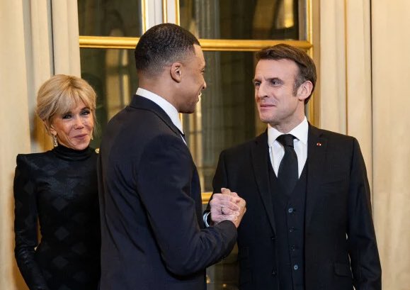 🚨💣 Kylian Mbappé est 𝗣𝗘𝗥𝗧𝗨𝗥𝗕𝗘́

La motion de censure adoptée aujourd’hui occupe toutes les pensées du génie français 😶‍🌫️

(<a href="/LaureBoulard/">Laure Boulard</a>)