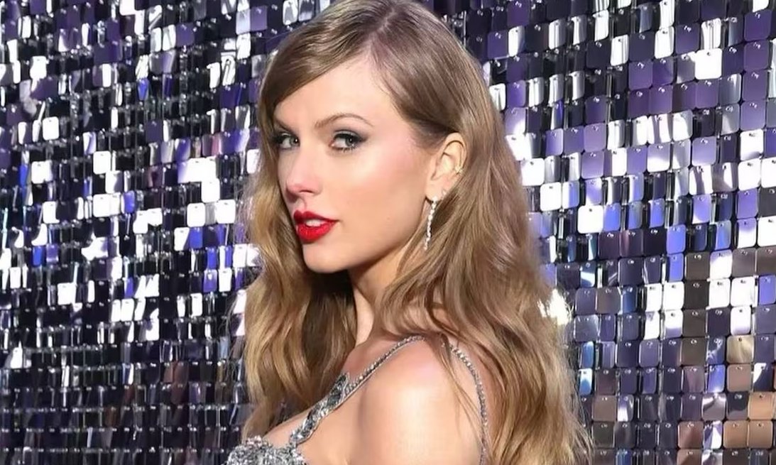 PuntoMedioNews's tweet image. Taylor Swift Repite Triunfo en Spotify Wrapped 2024 Como la Artista Más Escuchada del Año

Por segundo año consecutivo, Taylor Swift se coronó como la artista más escuchada de Spotify, consolidando su dominio en la plataforma de streaming. 

#TaylorSwift2024 #SpotifyWrapped