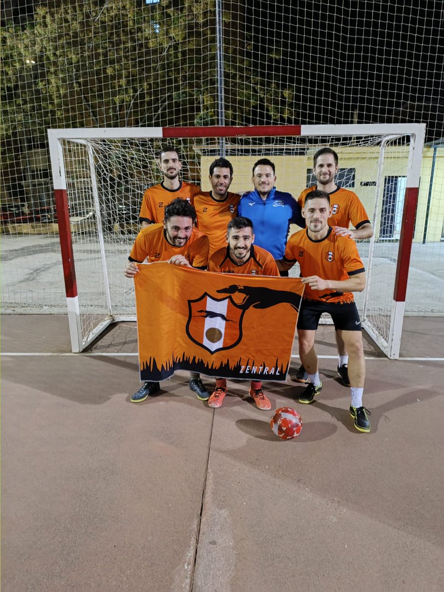 TheGalgosUnited's tweet photo. Pasan los años, pero no pasan los galgos, hoy jugábamos y empatamos 2-2 vs bambú, seguimos fuera del descenso #GoGalgos https://t.co/Tytg6FdkAg