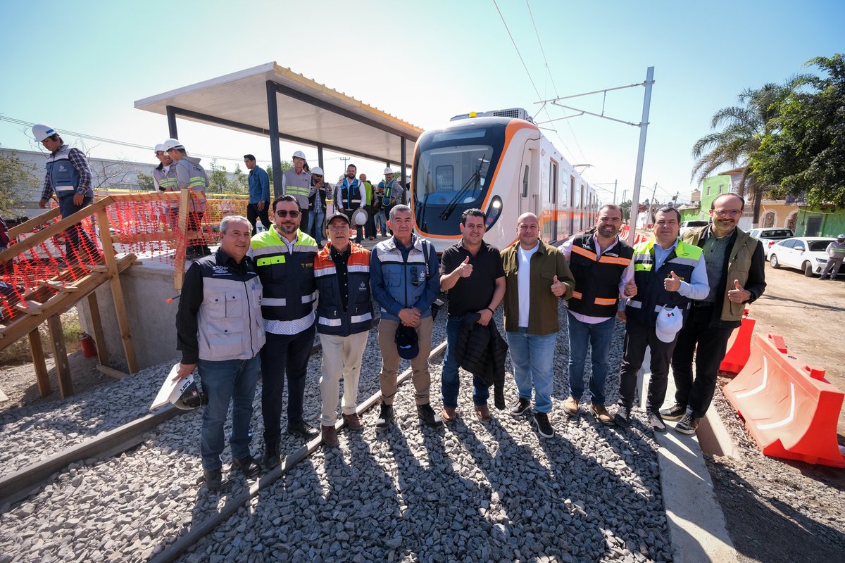 Hicimos la última supervisión que me tocará como Gobernador por la #Línea4 y, con mucho orgullo, les puedo decir que este sueño por el que luchamos más de una década está muy cerca de arrancar operaciones y transformar para siempre la movilidad del sur de la ciudad.

Revisamos