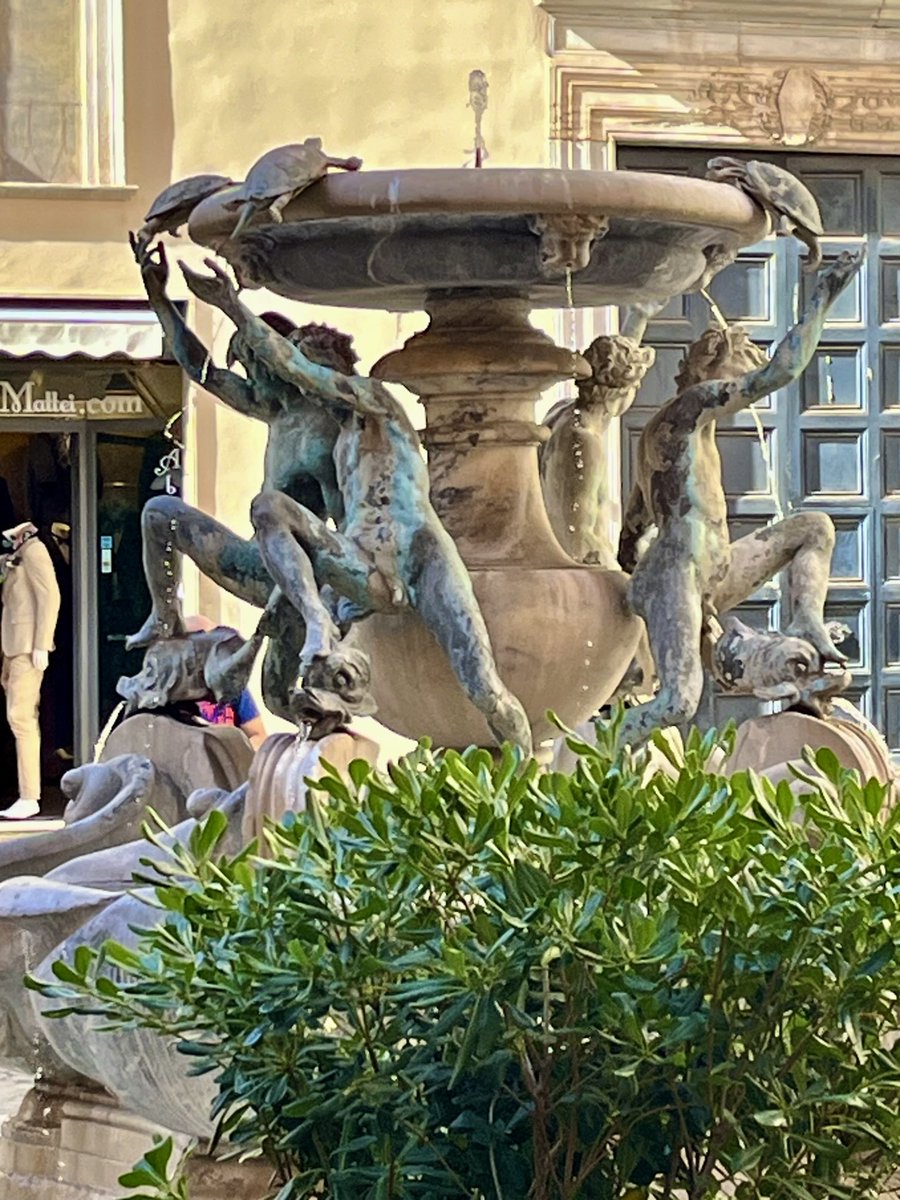 caputmundiHeidi's tweet photo. Delizioso angolo di #Roma 🤍 
Fontana delle Tartarughe in Piazza Mattei… 

#Ghetto Ebraico
#Rome https://t.co/zbL6Ket4fQ
