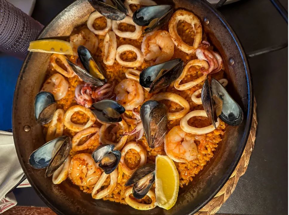 🍎🍽️ NYC Hidden Dining Gems: La Nacional showcases Spanish cuisine and history

Craving comfort food this winter? Dive into La Nacional's mouthwatering huevos rotos and perfect paella, <a href="/KaitlynRosati/">Kaitlyn Rosati</a>
writes. #NYC #HiddenGems #FoodLovers
trib.al/IeSnQRW

More NYC Hidden