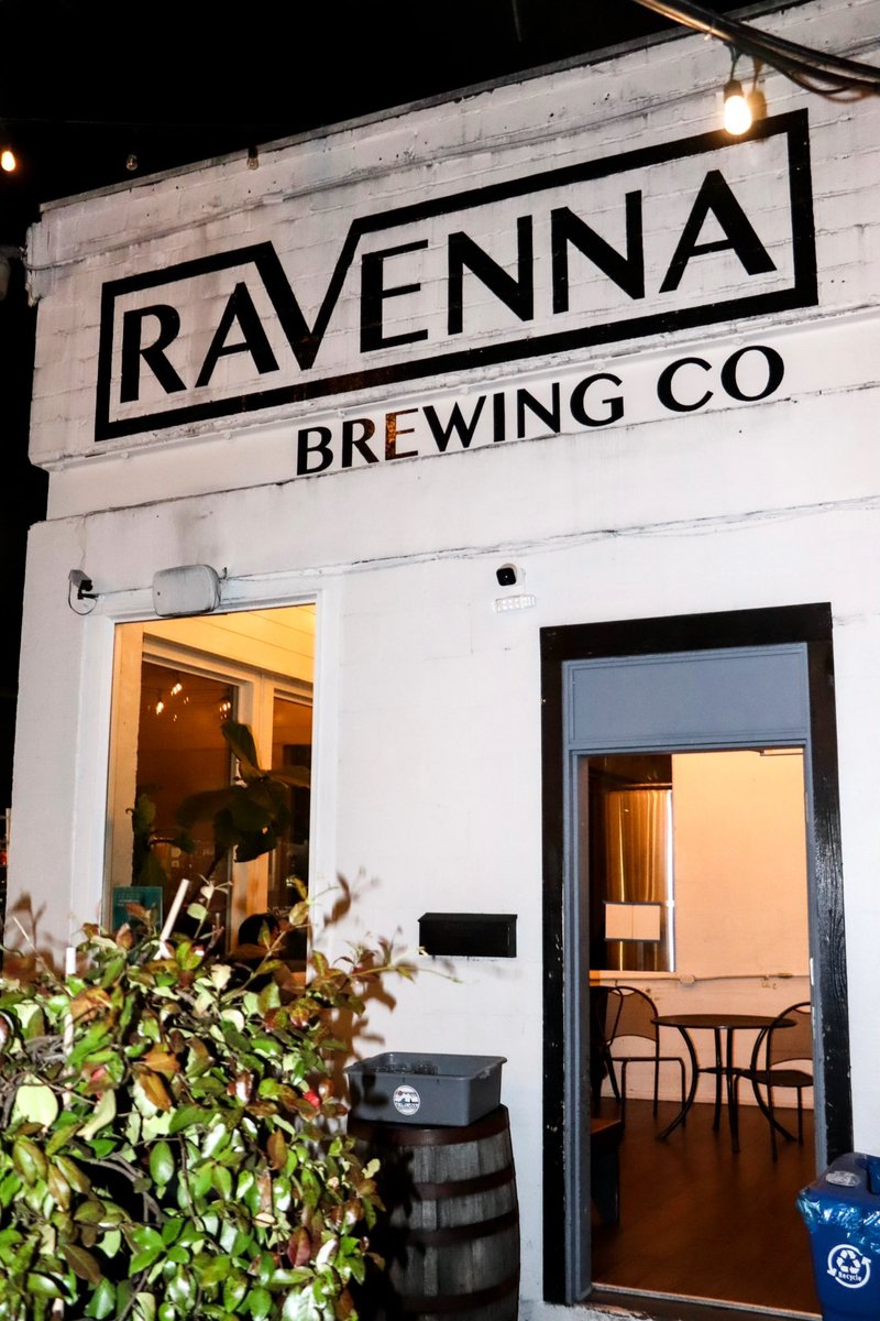 There are breweries all over Seattle—for food truck lovers, bicyclists, and dog-friendly ones—but only one few in the region are Latino owned and operated.  ✍🏽Tess Kadian
📸 Isabella Craig
 Read the full story: walatinonews.com/ravenna-brewin…