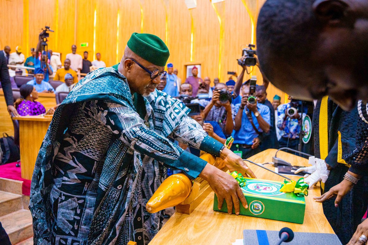 HonElemideO's tweet photo. @OGSG_Official  2025 Budget Proposal, tagged the “Budget of Hope and Prosperity.” was presented to @oghaofficial   

His Excellency @DapoAbiodunCON
 presented a proposed 2025 budget of N1.054 trillion to the 
@OGSG_Official
 The budget is divided into: https://t.co/AboSnPPnlj