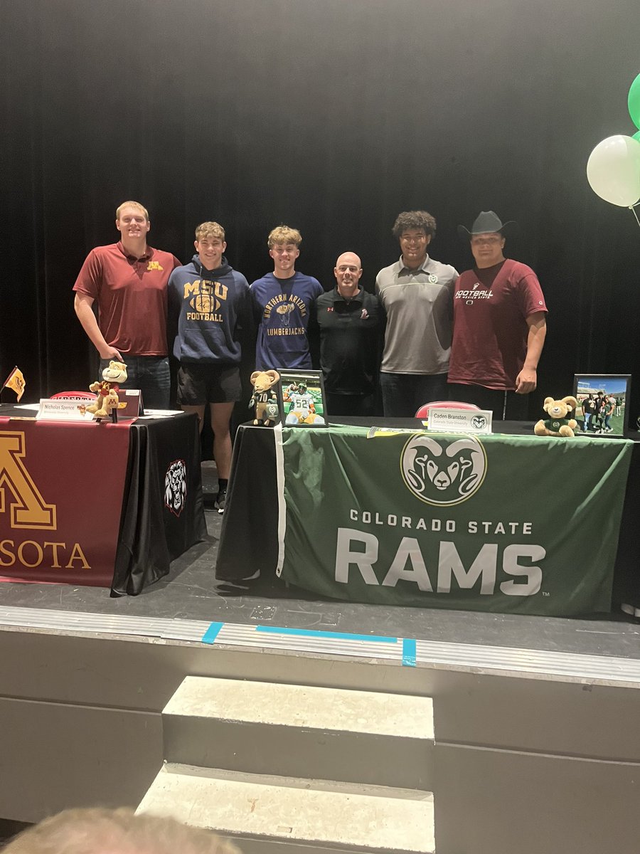 LibertyFBLions's tweet photo. Pen to paper , congrats to all 5 student athletes who signed to their universities today . Big thing ahead in the future.
#COL #TDLCC #LibertyFB #LionsFB https://t.co/8omAk6laoq
