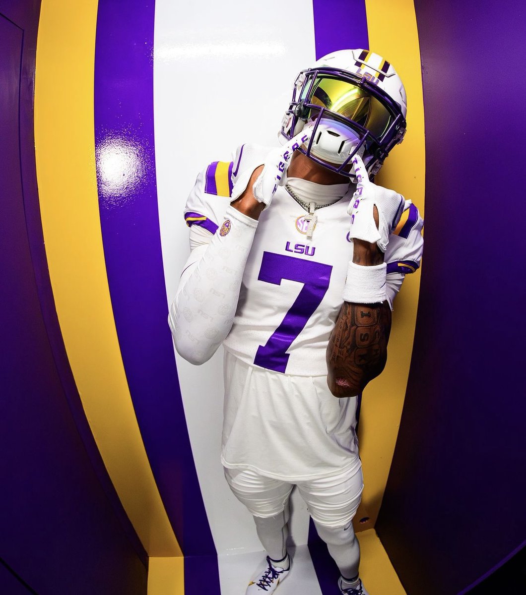znagy20's tweet photo. Corey Raymond’s rebuild of “DBU” is on in Baton Rouge with the elite evaluator making a splash on Signing Day.

- No. 1 CB in America: DJ Pickett
- No. 1 CB in Louisiana: Aidan Anding
- No. 1 S in Louisiana: Jhase Thomas
- No. 2 S in Louisiana: Jacob Bradford

Elite 2025 haul. https://t.co/qUP4QxlouW