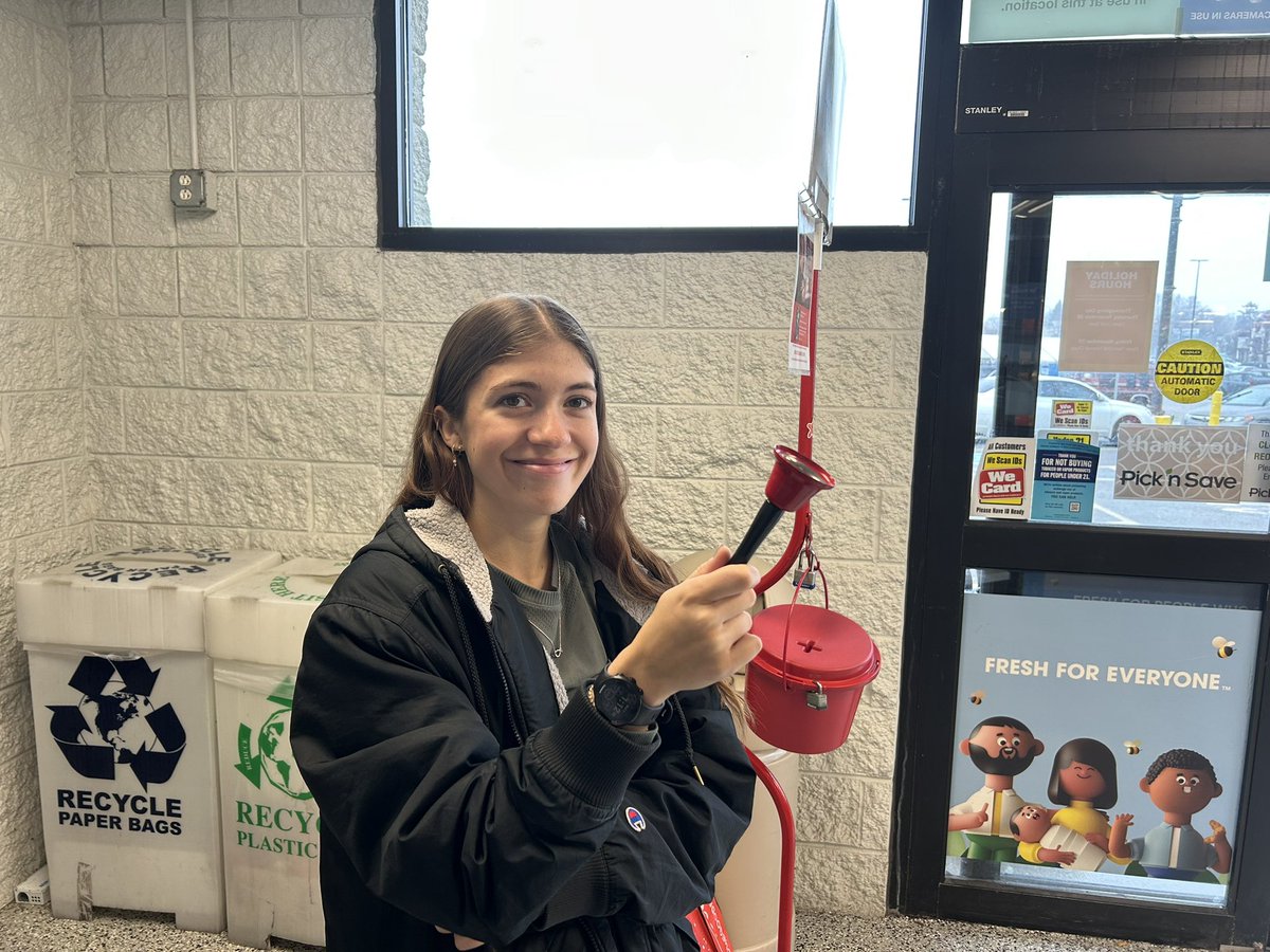 UWOTF_CC's tweet photo. Big THANK YOU to our @UWOTF_CC members who volunteered ringing Salvation Army Bells today! Thanks for your time and energy! #differencemakers #lumps https://t.co/SaCPIxVGez