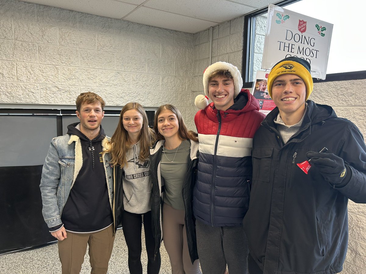 UWOTF_CC's tweet photo. Big THANK YOU to our @UWOTF_CC members who volunteered ringing Salvation Army Bells today! Thanks for your time and energy! #differencemakers #lumps https://t.co/SaCPIxVGez