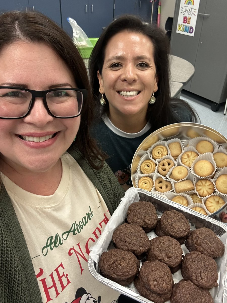 Cristina Williams (@mrswilliamstes) on Twitter photo Bringing joy to our staff with delicious cookies. #TESleads <a href="/TESLuliVazquez/">๐๐ฆ๐๐ ๐๐๐ซ๐ข๐ฆ๐๐ซ</a> Bringing joy to our staff with delicious cookies. #TESleads <a href="/TESLuliVazquez/">๐๐ฆ๐๐ ๐๐๐ซ๐ข๐ฆ๐๐ซ</a>