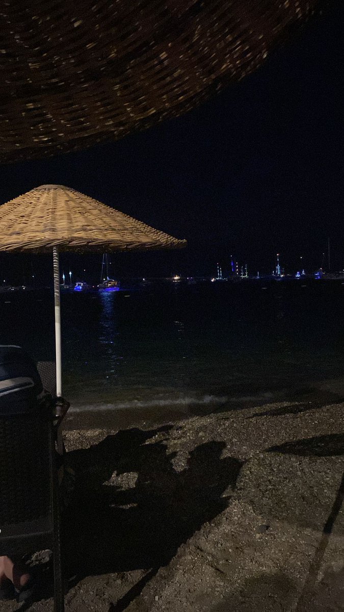 “Hayatta olduğun yıllar değil,
yaşadığını hissettiğin anlar önemlidir.” 💙