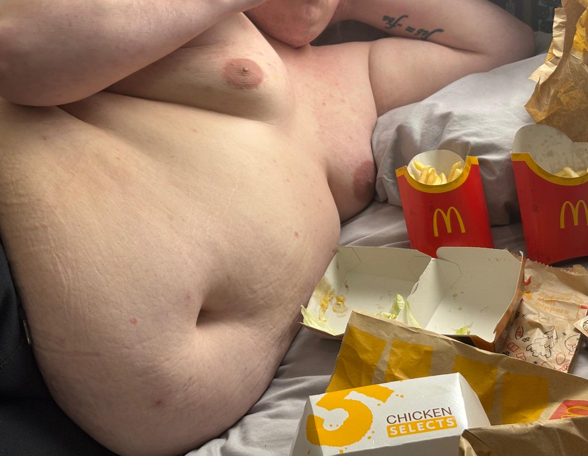 FatterIGrow tweet media