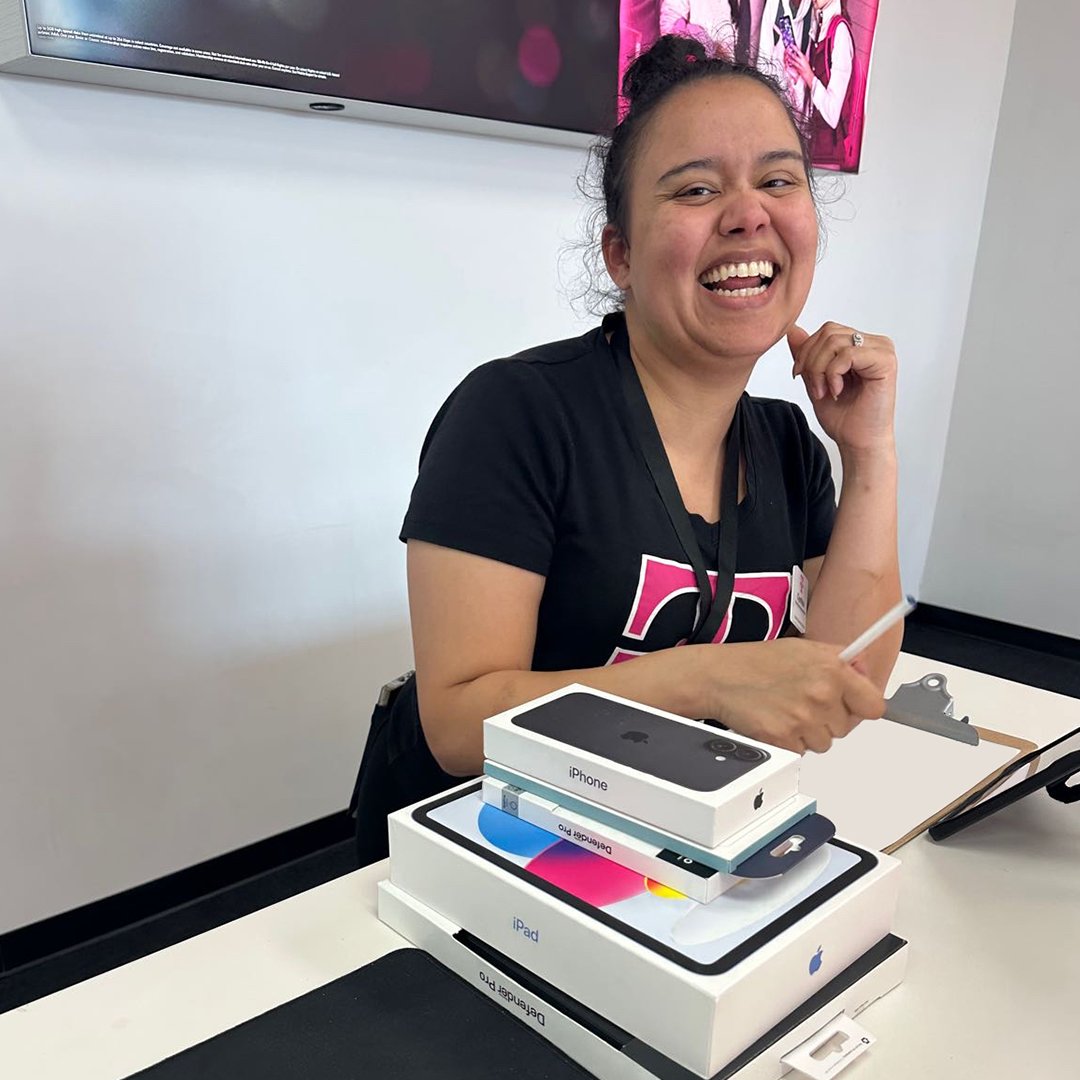 CSource_Tweets's tweet photo. The #CSNation offers top-notch customer service πͺ Visit this team at 4028 Highway 9 in Boiling Springs, SC for your holiday needs!
#TMobile #UnCarrier #HolidayShopping #HolidayGift #BoilingSprings https://t.co/wQt0lRTYk8