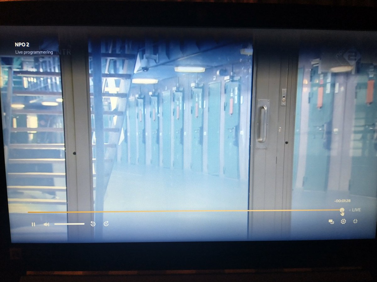 Corneli56389252's tweet image. Whahahaha Coenradie, &quot;de gereedschapkist is leeg&quot;..🤡 &apos;ik ben er ontzettend beroerd van&apos; 😂
#codezwart #allesuitdekadtgetrokken
#strengerstraffenisEerdernaarHuis