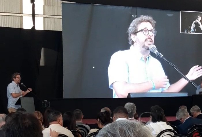 GNL en la costa de #RíoNegro 

"En el estudio de impacto ambiental no se analizan los impactos acumulativos con otros proyectos que van a romper el equilibrio ecológico del golfo San Matias, como oleoducto Vaca Muerta Oil Sur." 🎙Cristian Fernández, <a href="/farnargentina/">FARN</a>