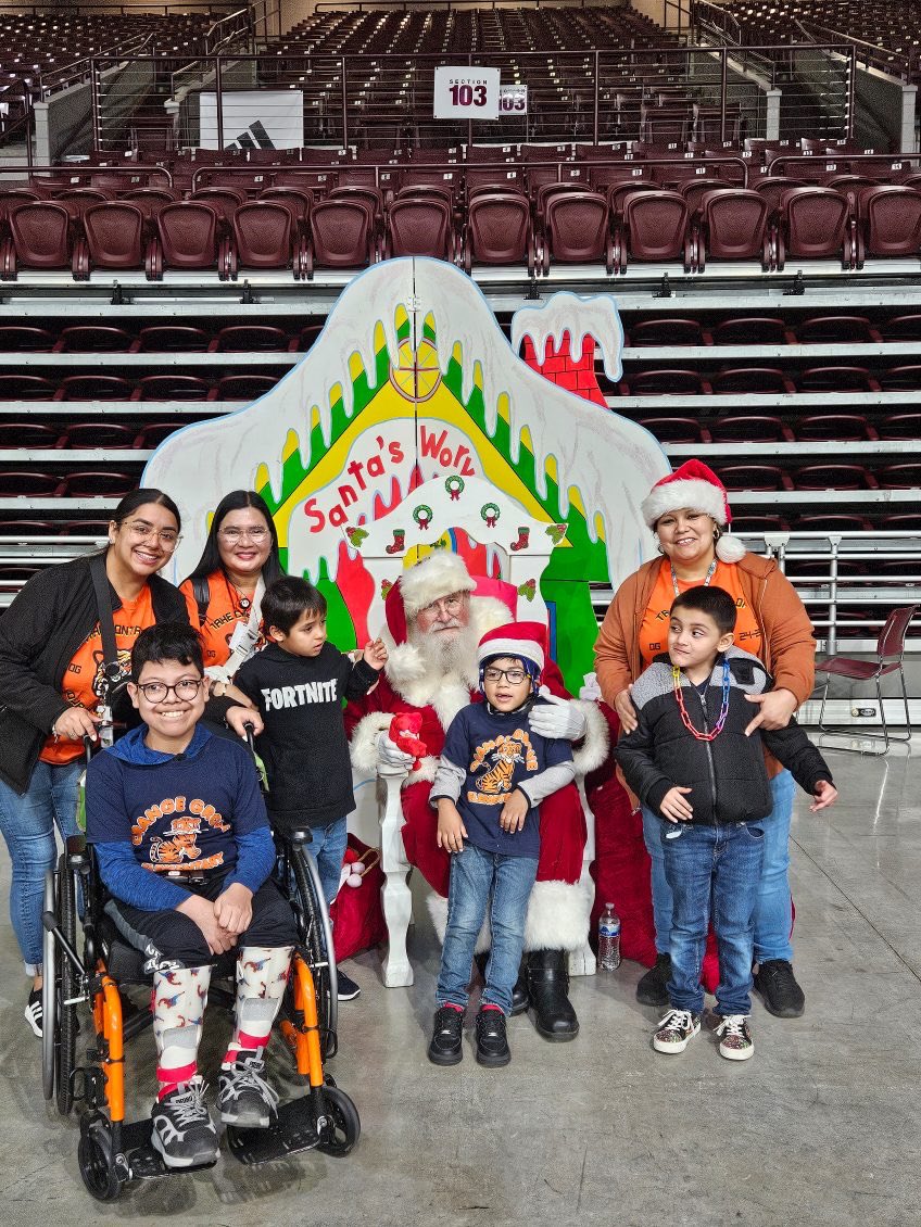 OrangeGroveAISD's tweet photo. Our SLC students had a blast on their annual Be An Angel field trip! It was filled with fun and unforgettable memories! 😊✨ #AldineImpact #BeAnAngel https://t.co/9XRZVgPtUT