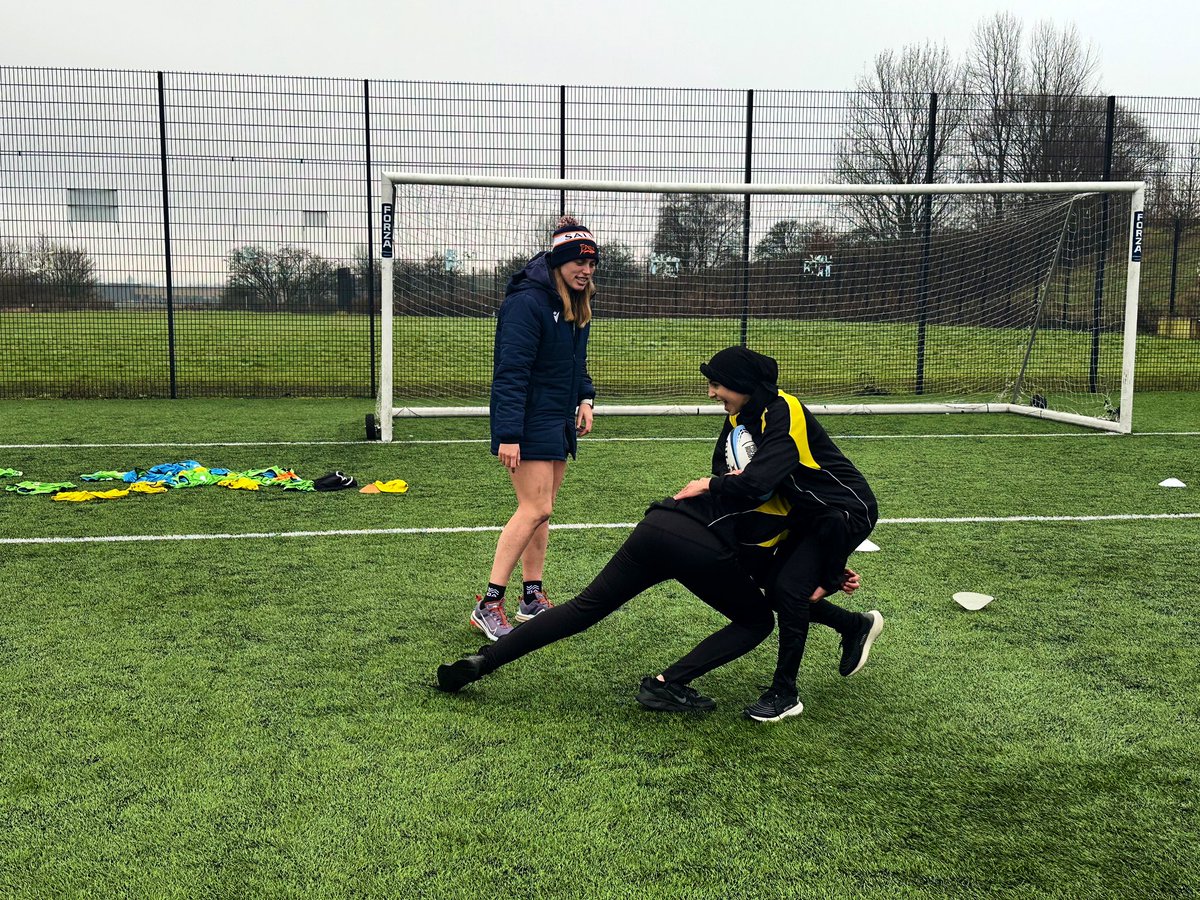 Another great session for our girls today with <a href="/SaleSharksFdn/">Sale Sharks Foundation</a> 🏈
Our year 9s focused on tackling!
As always, thanks Laura for your time and expertise with our students 👏