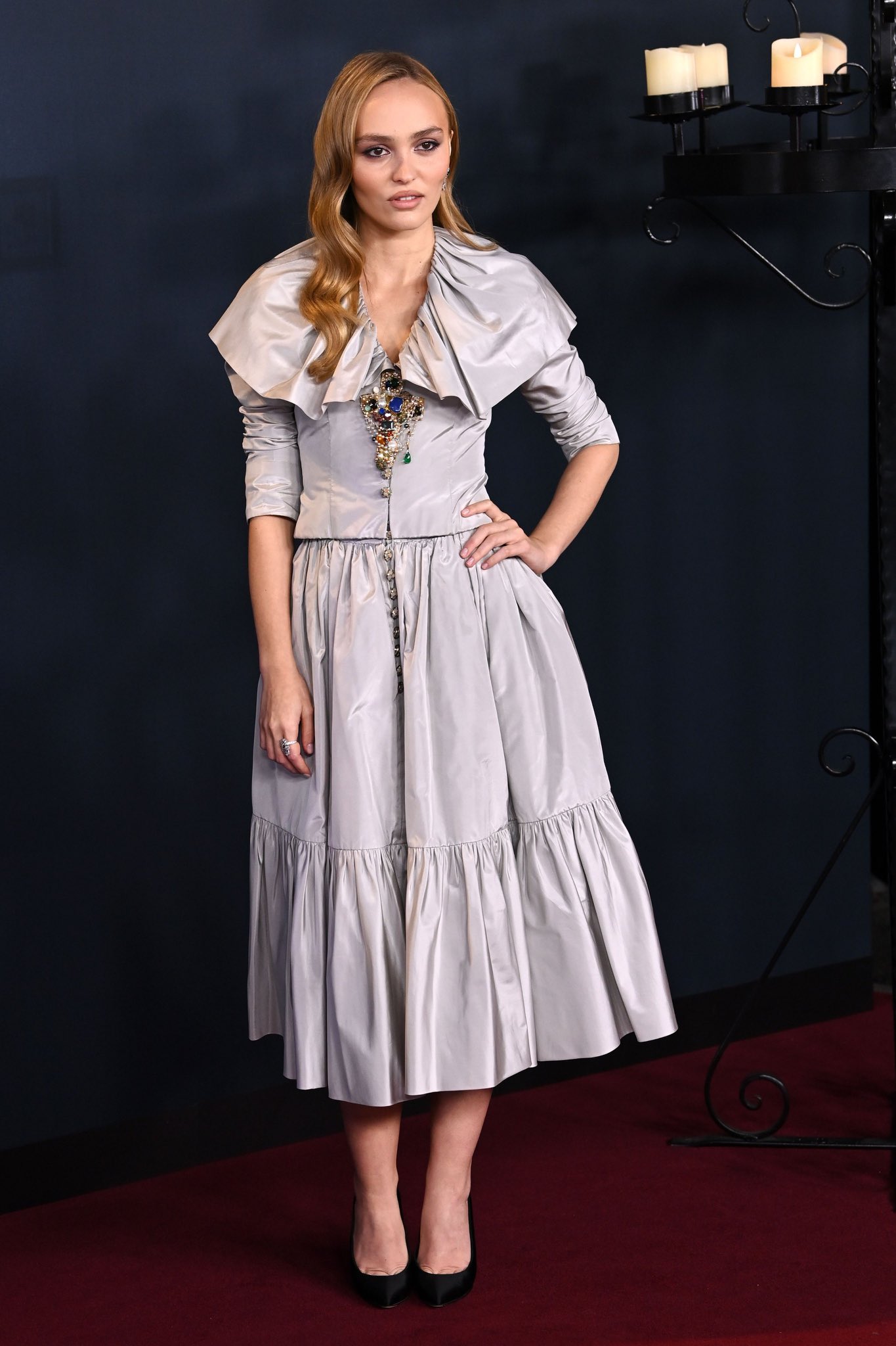 La Mode Unknown on X: "Lily-Rose Depp wearing ✨Chanel✨ Fall/Winter 2020  Couture at the premiere of 'Nosferatu' in UK. https://t.co/1omeMzePii" / X