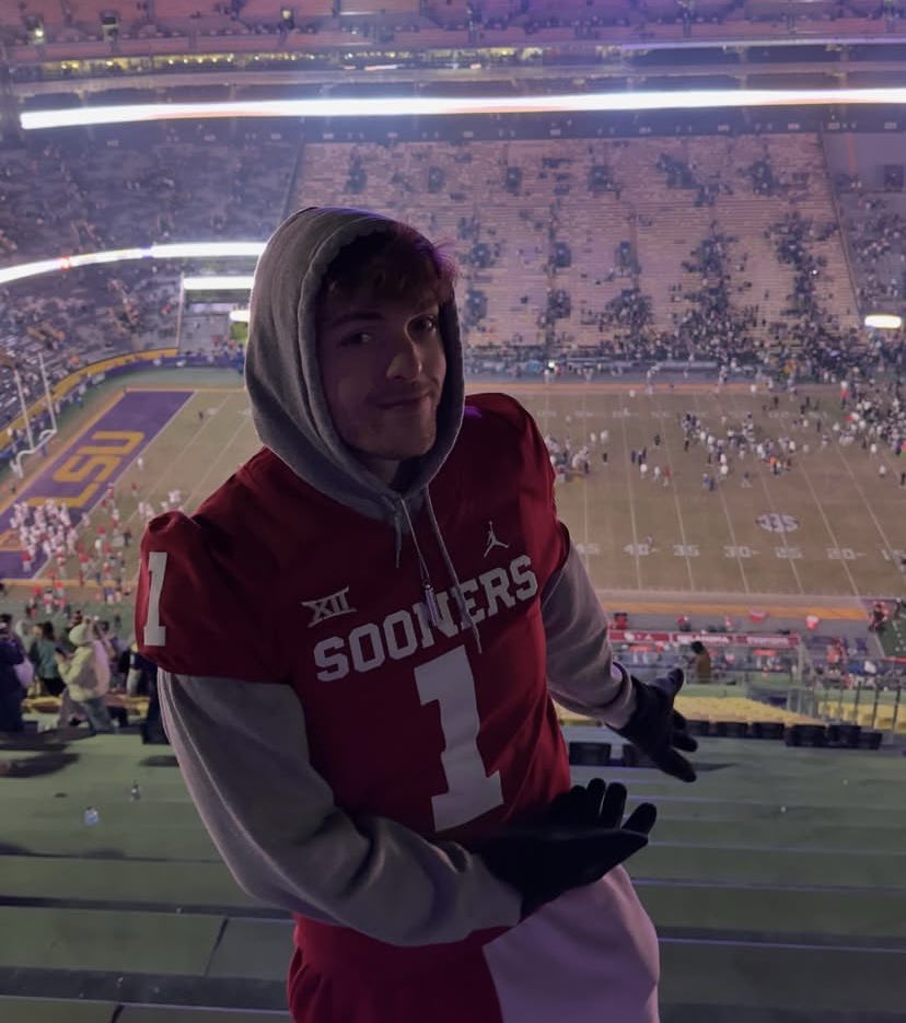 Notfoundfounded's tweet image. HE LOOKS SO GOOD