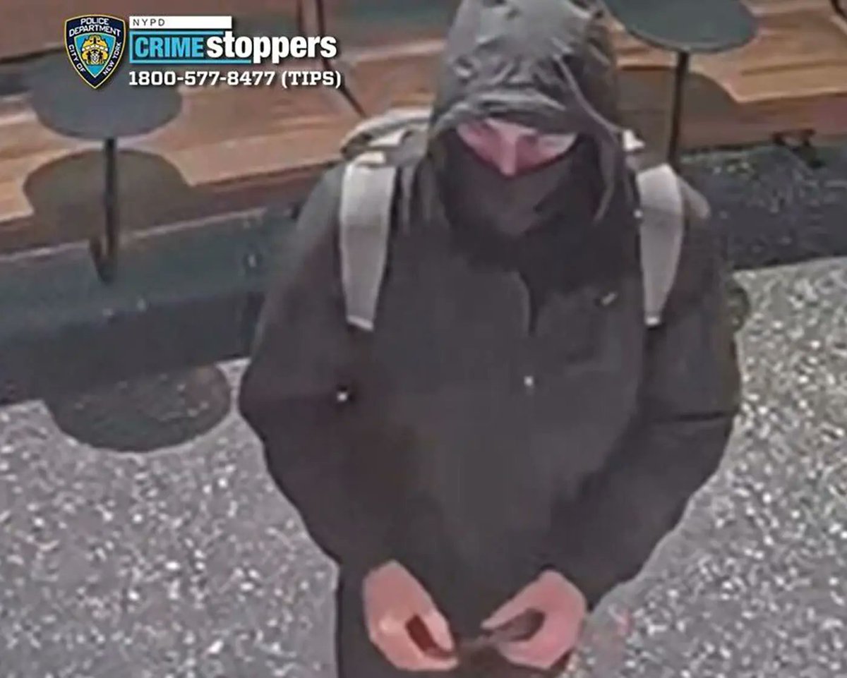 venturecommunis's tweet image. twitter: this assassin was a pro. amazing technique. never steps in front of a camera.
assassin: gotta get my morning starbucks latte