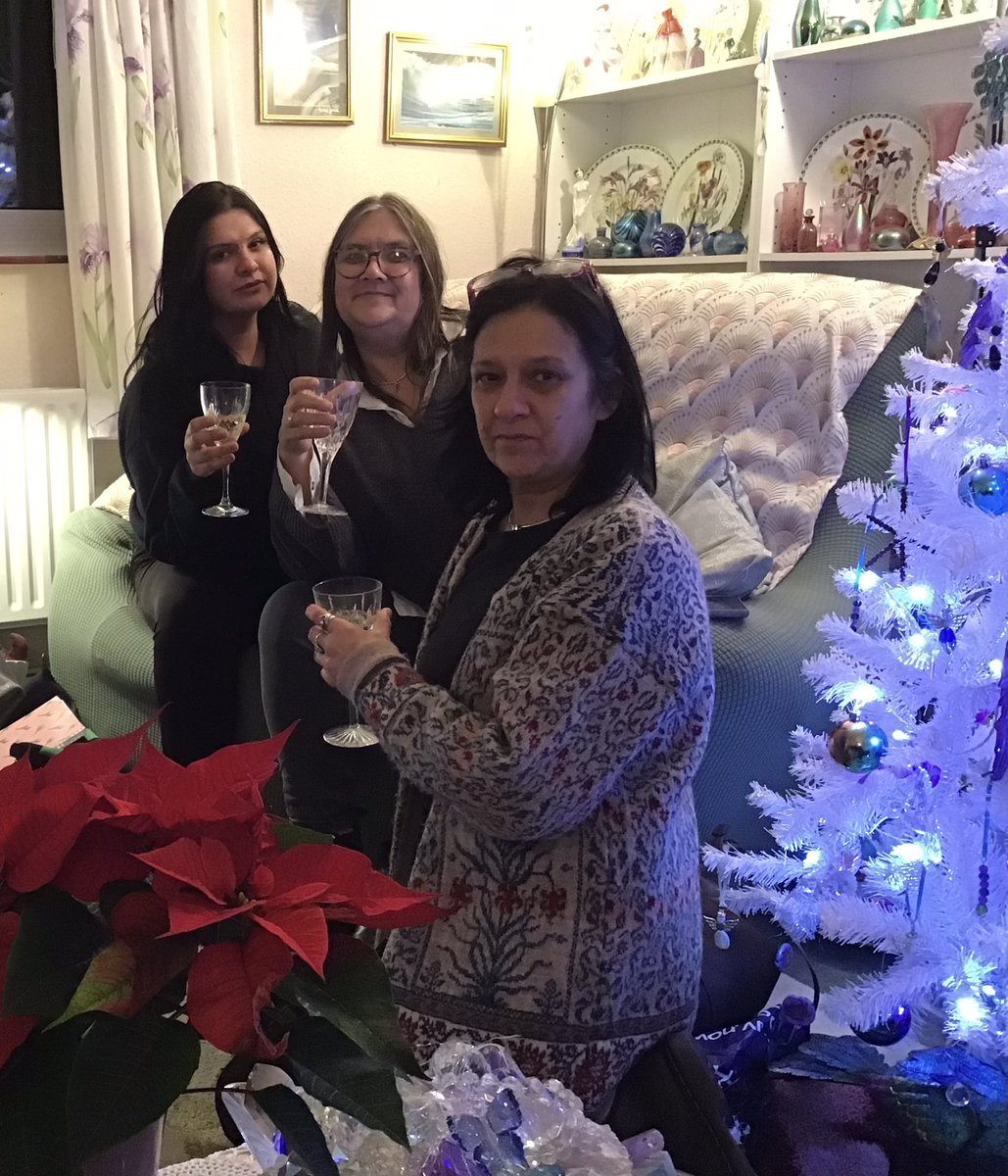 Well that was a nice evening , girls all came , to have a little drink to remember Auntie Carol on the 3rd anniversary of her death .