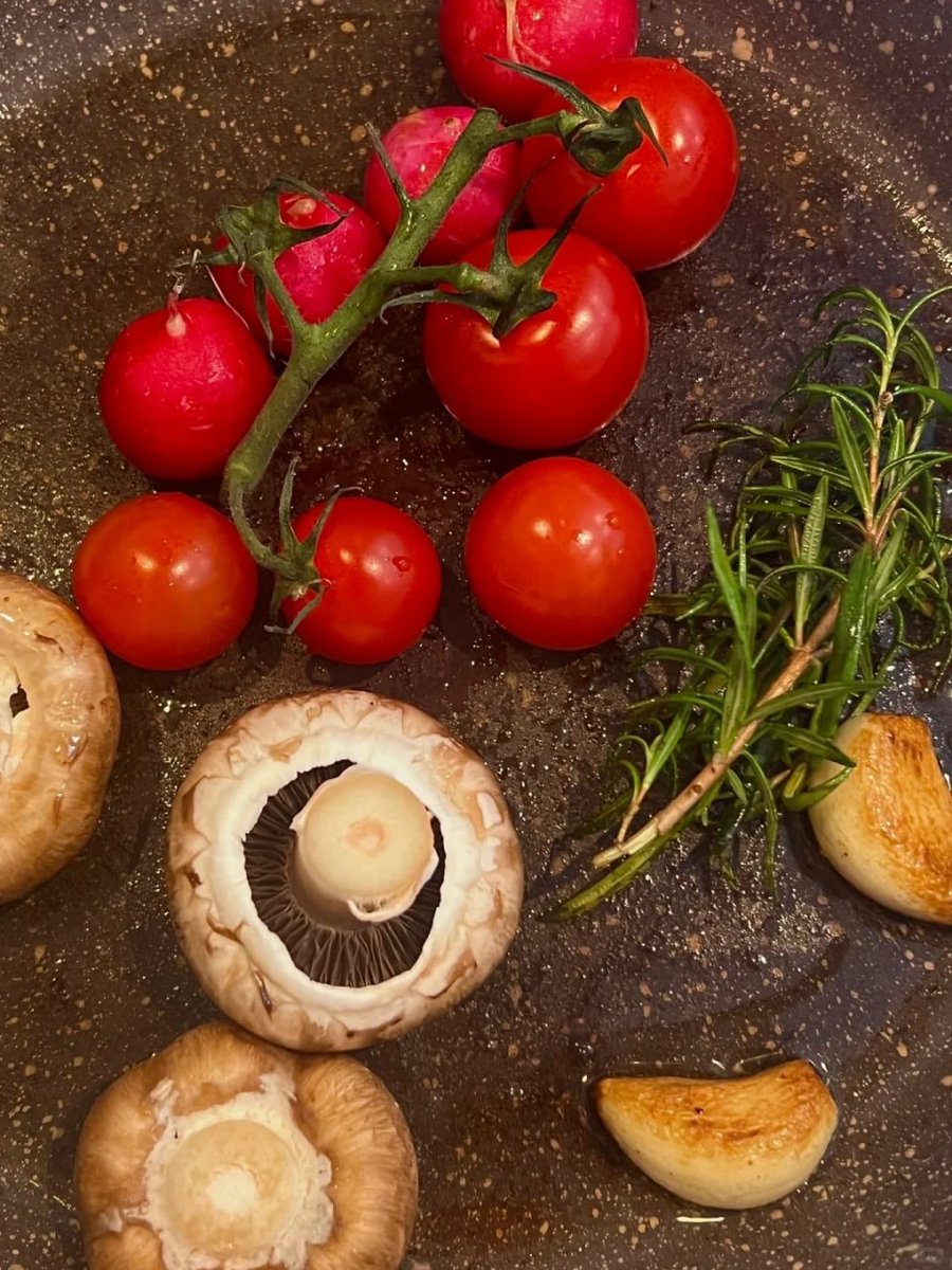 komplex06's tweet image. Dinner is best when it’s served sizzling!😋🥩