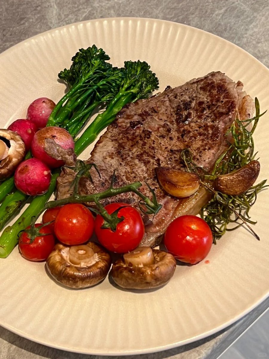 komplex06's tweet image. Dinner is best when it’s served sizzling!😋🥩