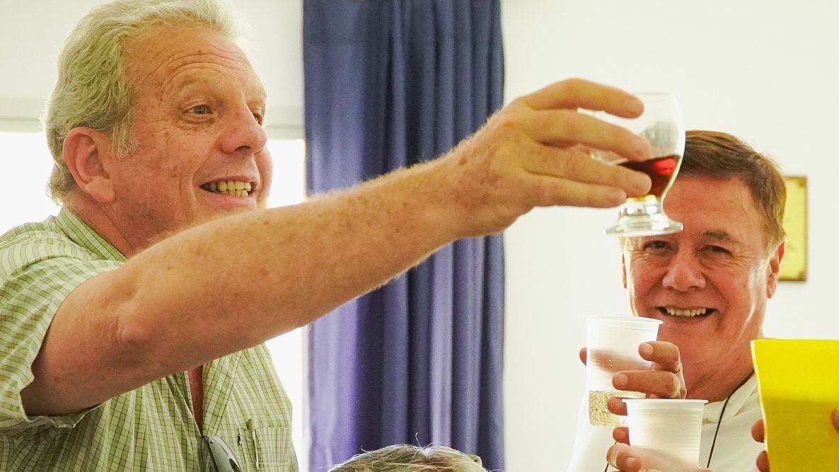 Nos reunimos en el camping de AMUNSa para compartir un almuerzo con trabajadores de Extensión, agradeciendo su compromiso y celebrando el cierre del 2024 con 47 Centros de Extensión en toda Salta. ¡Felicidades!